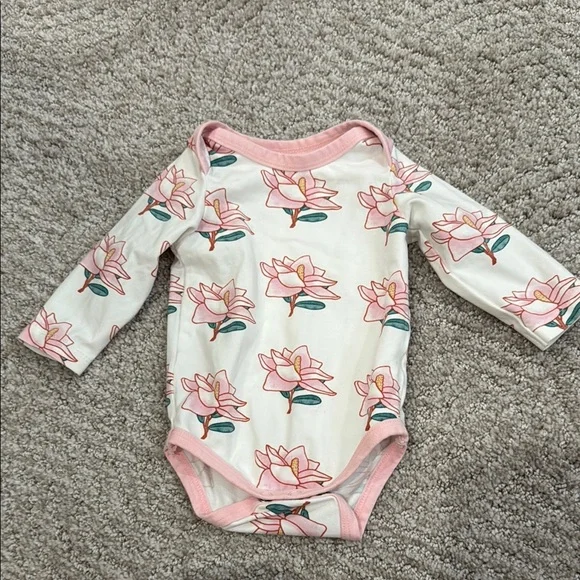Monica and Andy baby girl set onesie 0-3 mo Magnolia Floral Baby Outfit with Hat - Picture 3 of 9